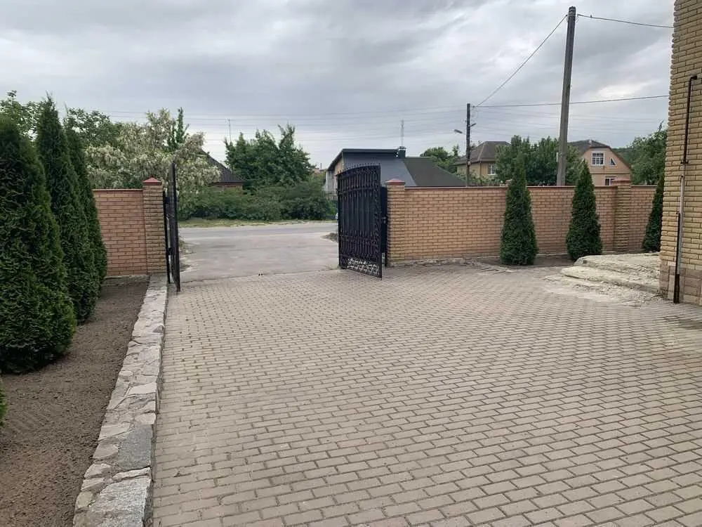 Просторий  двоповерховий будинок на Подолі