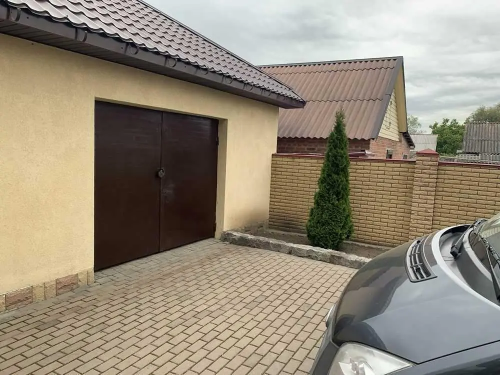 Просторий  двоповерховий будинок на Подолі