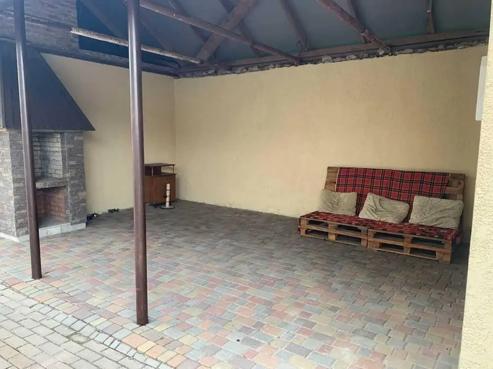 Просторий  двоповерховий будинок на Подолі