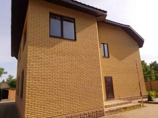 Просторий  двоповерховий будинок на Подолі