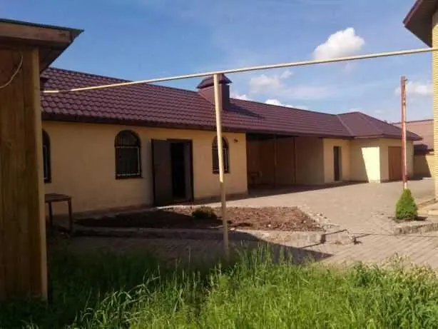 Просторий  двоповерховий будинок на Подолі