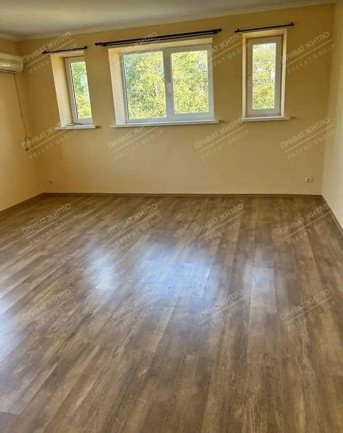 Розкішний двоповерховий цегляний будинок у с. Мильці