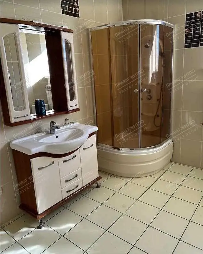 Розкішний двоповерховий цегляний будинок у с. Мильці