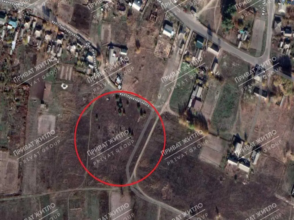 Земельна ділянка в центрі с. Микільське